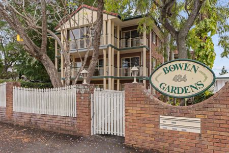 Beautifully updated apartment with 2 spacious bedrooms - Photo 2