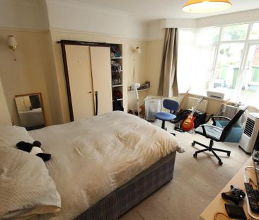 4 bedroom end of terrace house to rent - Photo 3