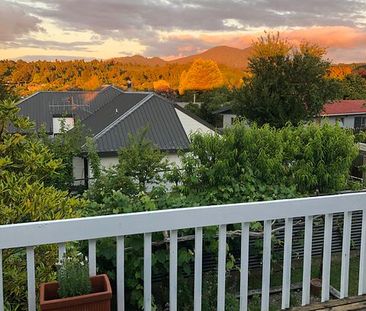 Cool home in Richmond Heights with great views - Photo 1