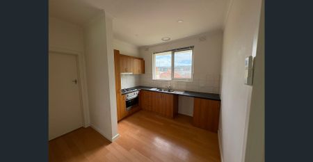 SPACIOUS ONE BEDROOM APARTMENT BY THE BEACH - Photo 3