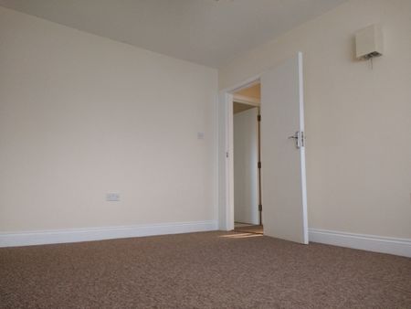 2 Bed Flat, Kenton Lane, HA3 - Photo 2