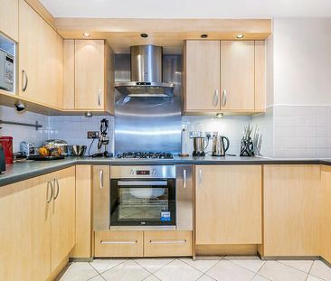 3 bedroom flat to rent - Photo 5