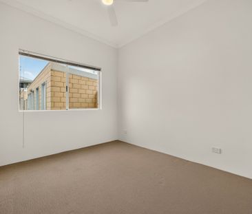 Modern Two-Bedroom Unit with Courtyard! - Photo 4