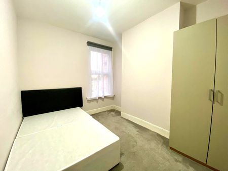 4 Bed Terraced House, Totterdown Street, SW17 - Photo 2