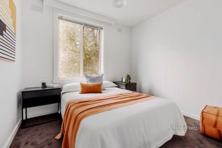 2 Bed, 1 Bath - Photo 4