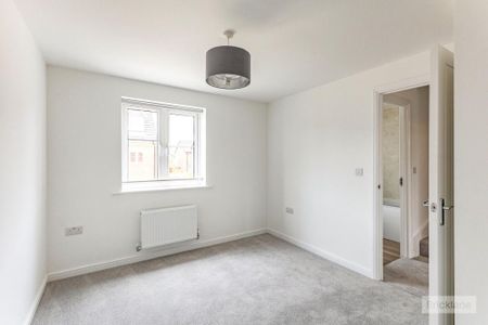 4 bedroom semi-detached house to rent - Photo 4