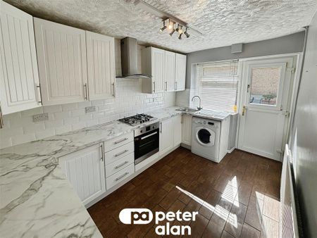 3 bedroom terraced house to rent - Photo 5