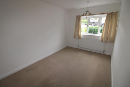 2 bedroom detached bungalow to rent - Photo 4