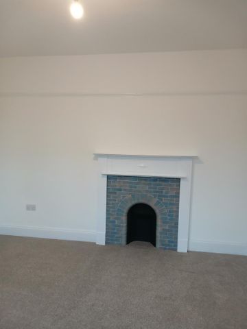 4 bedroom detached house to rent - Photo 2