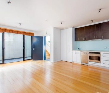 Prime City Location - Warehouse living just moments from CBD, Queen... - Photo 4