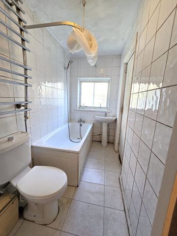 Double Room In A House Share All Bills Inclusive To Let Woodstock Terrace E14 - Photo 3