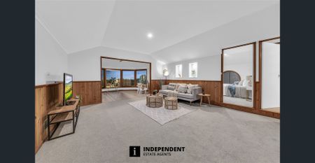 Beautiful larger style four bedroom, two storey family home set in the heart of Frankston in a very private court with stunning bay views - Photo 5