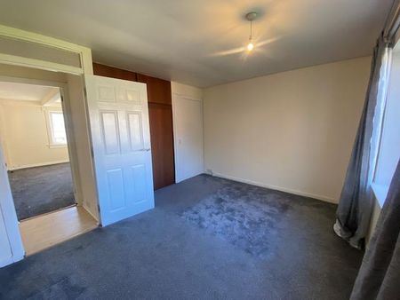 3 bedroom flat to rent - Photo 3