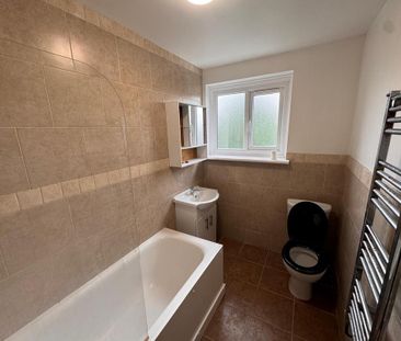 3 bedroom terraced house to rent - Photo 3