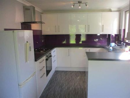 Keith Gardens, Broxburn, EH52 - Photo 3