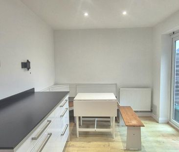 3 bedroom semi-detached house to rent - Photo 6