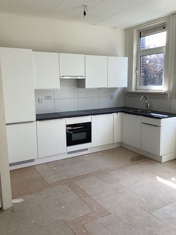 Te huur: Appartement Strevelsweg 76 A 02 in Rotterdam - Photo 2