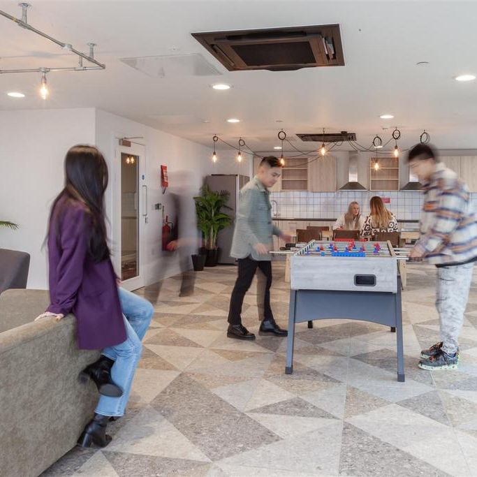 1 bedroom in a flat share to rent - Photo 1