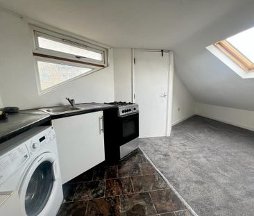 Studio Flat, Romford Road, E12 - Photo 2
