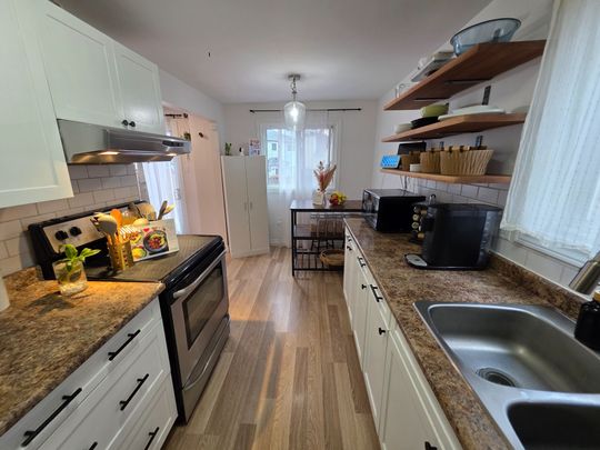 For Lease - 54 Shakespeare Crescent, Barrie, Ontario - Photo 1