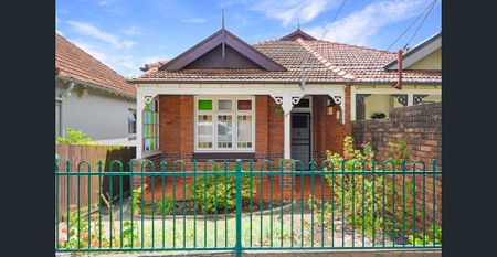 Classic two bedroom in the heart of Crows Nest - Photo 5