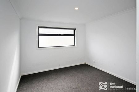 Modern 3-Bedroom Townhouse - Photo 4