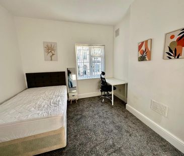 5 bedroom terraced house to rent - Photo 4