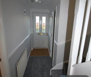 3 bedroom end of terrace house to rent - Photo 2