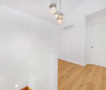 Brand new Designer 3 bedroom townhouse with study - Photo 4