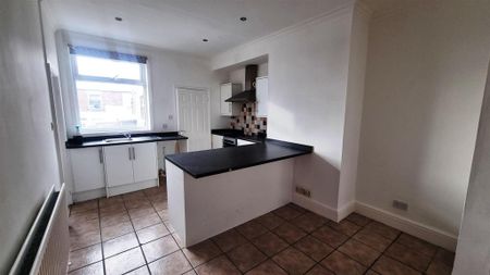 2 bedroom end of terrace house to rent - Photo 5