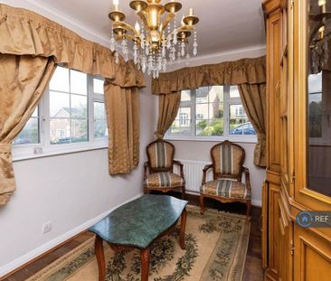 5 bedroom detached house to rent - Photo 2