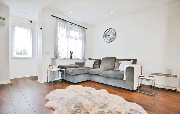 Pond Road, Egham, Surrey, TW20 8BG - Photo 1