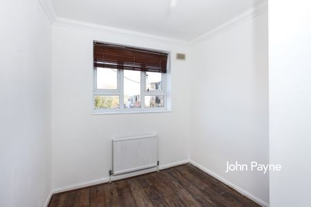 Maisonette to rent - Charlton Road, London, SE7 - Photo 3