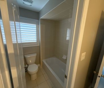 For Lease - 1399 Lormel Gate, Innisfil, Ontario - Photo 4