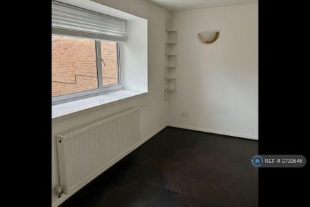 4 bedroom detached house to rent - Photo 2