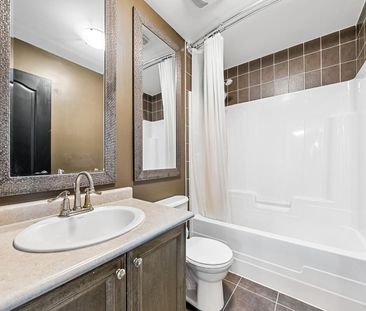 For Lease - 1821 Lamstone Street Unit# Upper, Innisfil, Ontario - Photo 5