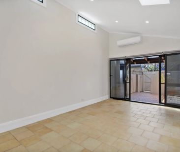 Location & lifestyle - Photo 5