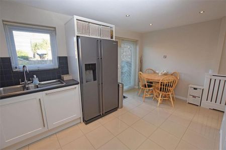 3 bedroom semi-detached house to rent - Photo 5