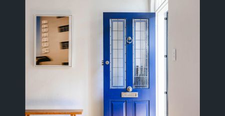 Immaculately renovated 3-level terrace in wide leafy setting - Photo 3