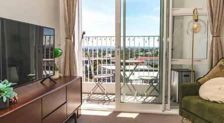 Charming Corner Apartment Mount Eden - Photo 3