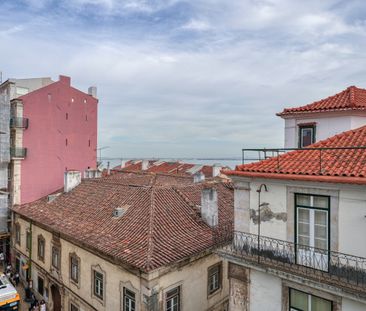 TO RENT - T2 + 1 LISBON SÉ - Photo 3