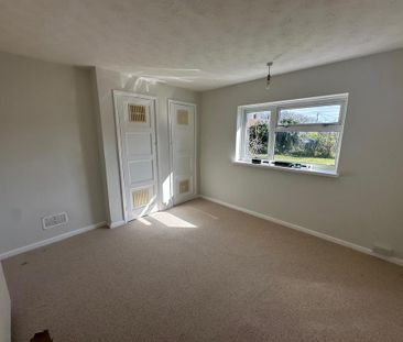 2 bedroom semi-detached bungalow to rent - Photo 4