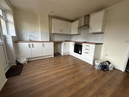 2 bedroom semi-detached house to rent - Photo 3