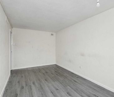 2 bedroom ground floor flat to rent - Photo 4