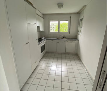 Zu vermieten nach Vereinbarung 4.5 Zi-Wohnung mit 2 Balkone - Photo 1