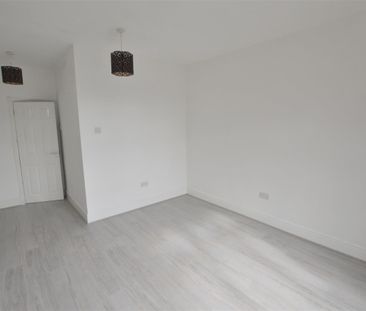 Holbrook Lane, Holbrooks Coventry - Photo 2