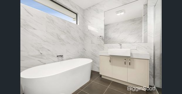 Luxury Family Living in the Coveted Glen Waverley School Zone - Photo 1