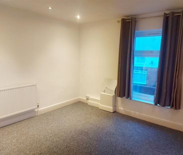 3 bedroom End of terrace house to rent - Photo 2