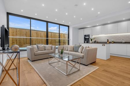 3 Bed Flat, Stoke Newington High Street, N16 - Photo 2