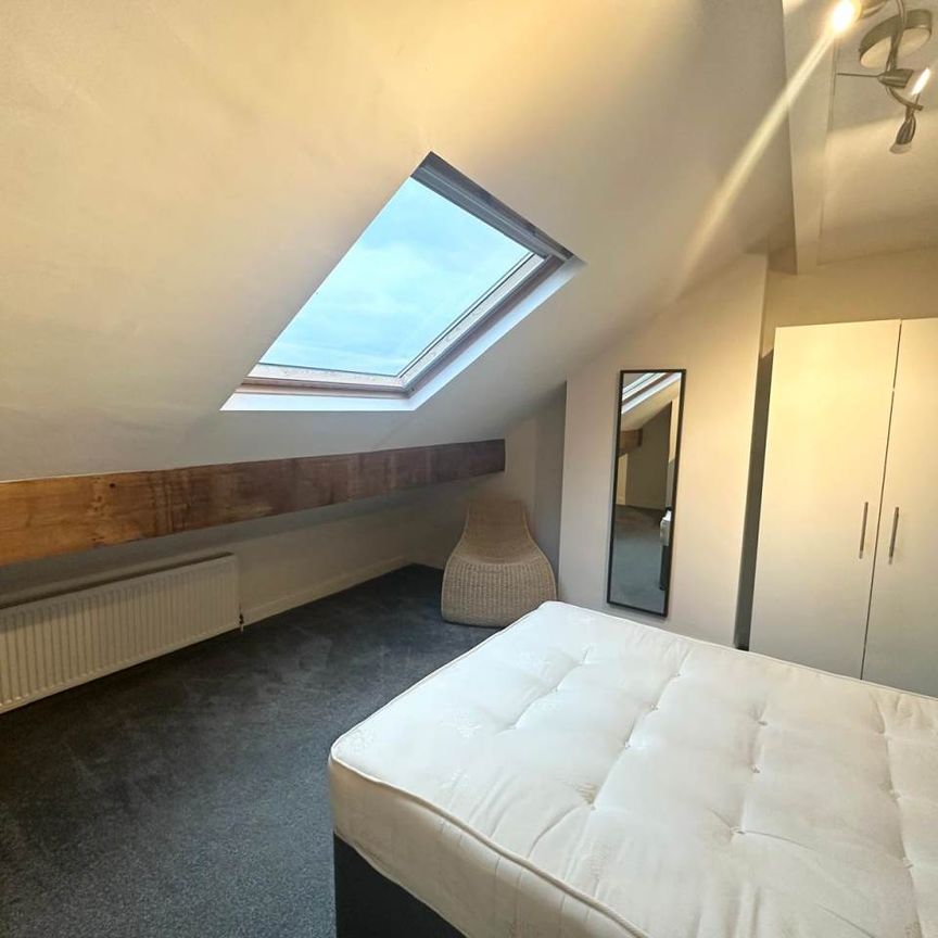 Rosemont Walk (room 4), Bramley, Leeds - Photo 1